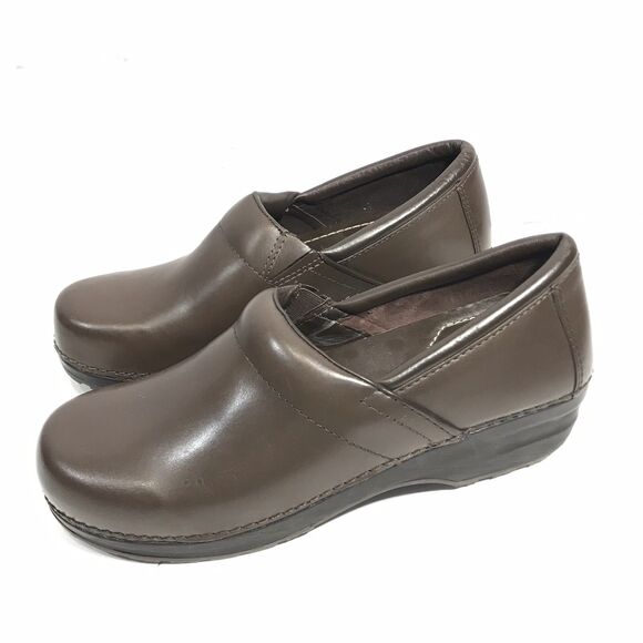 LL Bean Women's US Size 9 M Brown Leather Slip on Clogs / Shoes - Picture 3 of 8